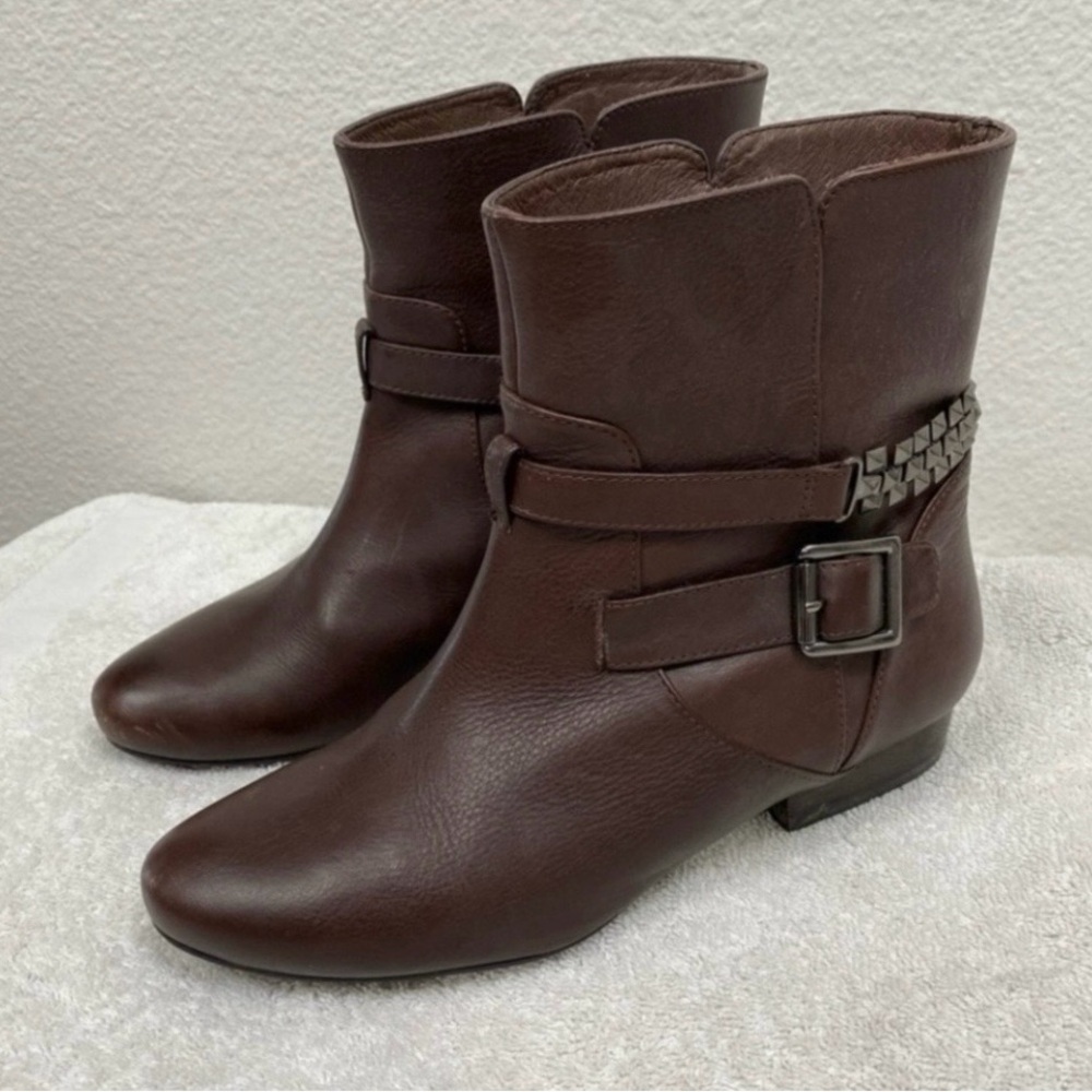 Le Saunda Women's Brown Leather Studded Flat Pull On Bootie Size 5 Classic Boho